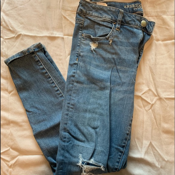 American Eagle High-Waisted Jeans - Picture 2 of 2